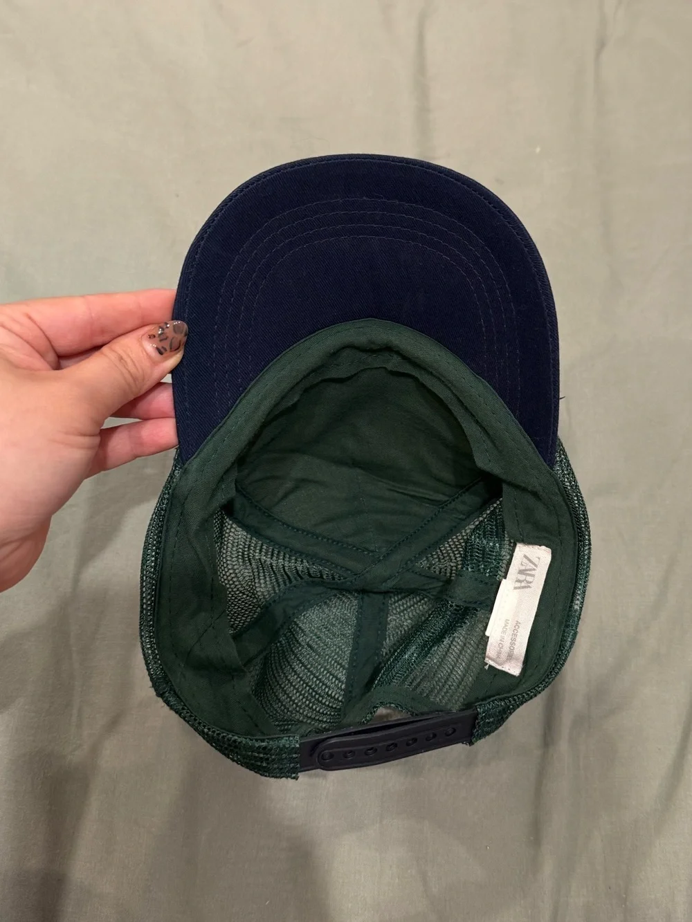 Zara boy hat in good cond